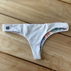 Maaji reversible “chi chi” bikini bottoms in size medium